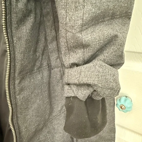 🧥 prAna Women’s Long Puffer Coat with Faux-Fur Hood – Charcoal Gray – Size L/XL - Picture 4 of 5